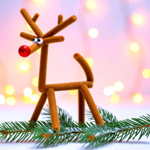 扭扭棒圣诞驯鹿：红鼻子的点缀技巧